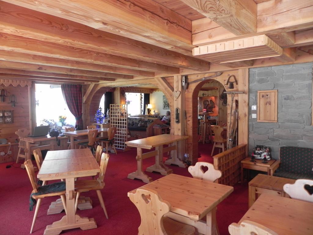 Hotel Ecureuil Vars  Bagian luar foto