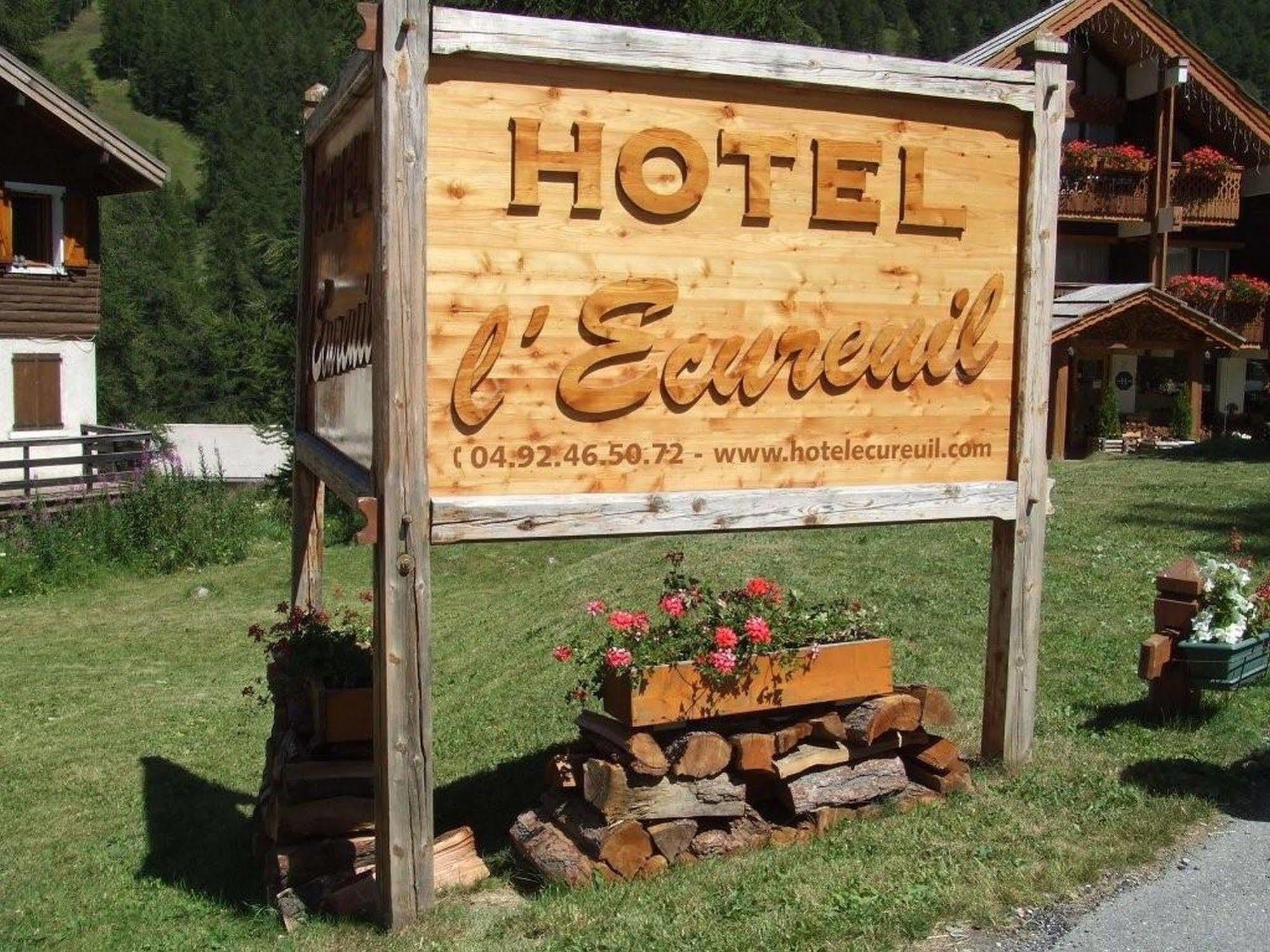 Hotel Ecureuil Vars  Bagian luar foto