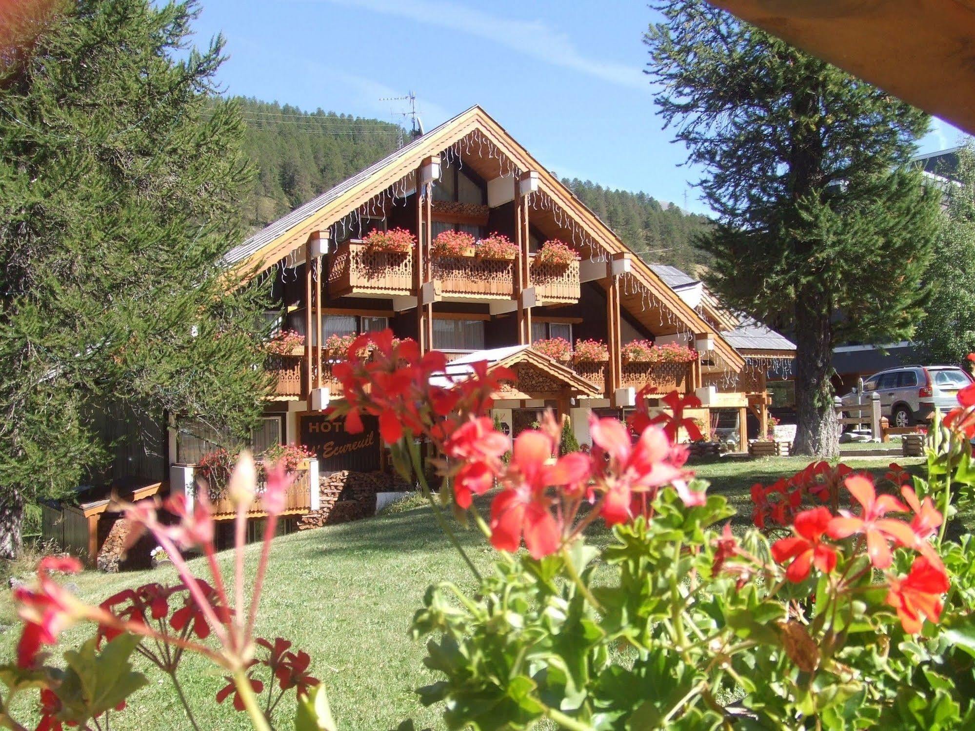 Hotel Ecureuil Vars  Bagian luar foto