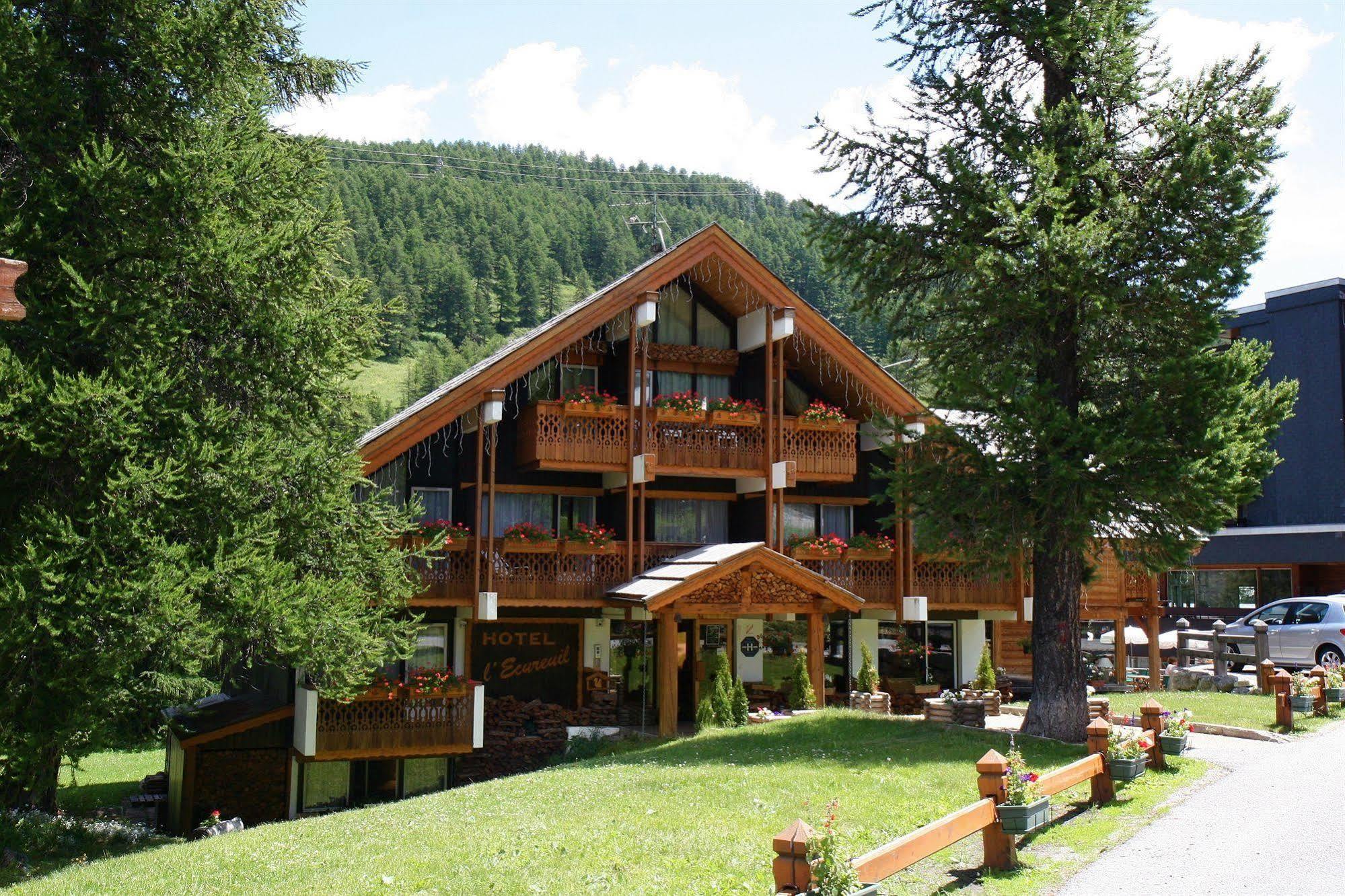 Hotel Ecureuil Vars  Bagian luar foto