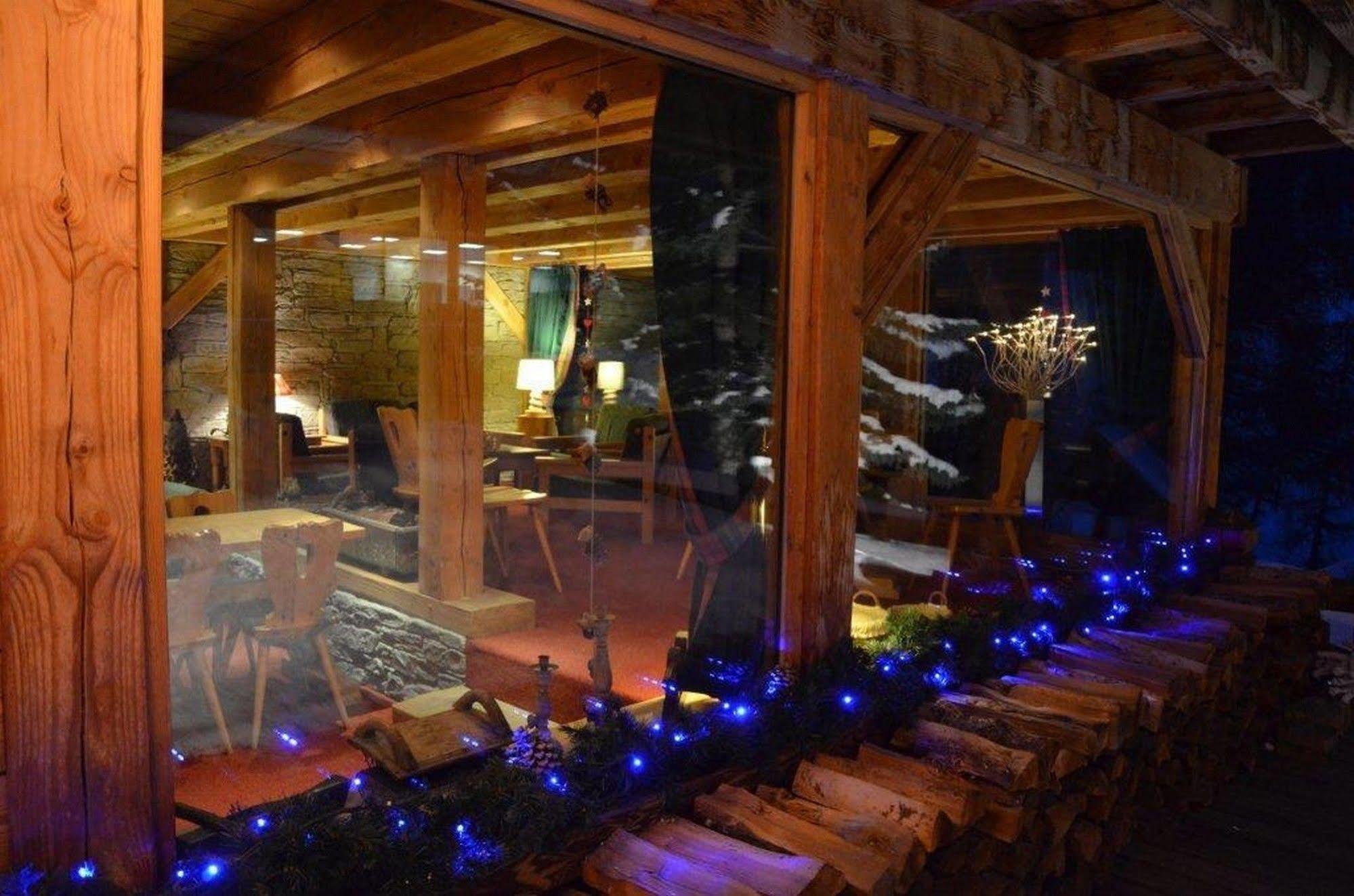 Hotel Ecureuil Vars  Bagian luar foto