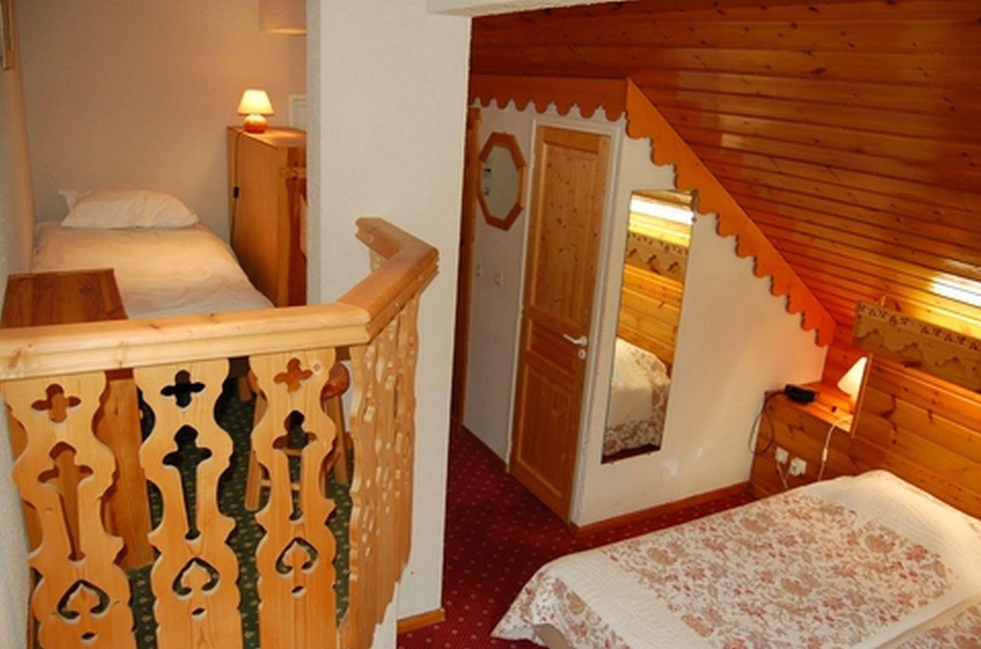 Hotel Ecureuil Vars  Bagian luar foto