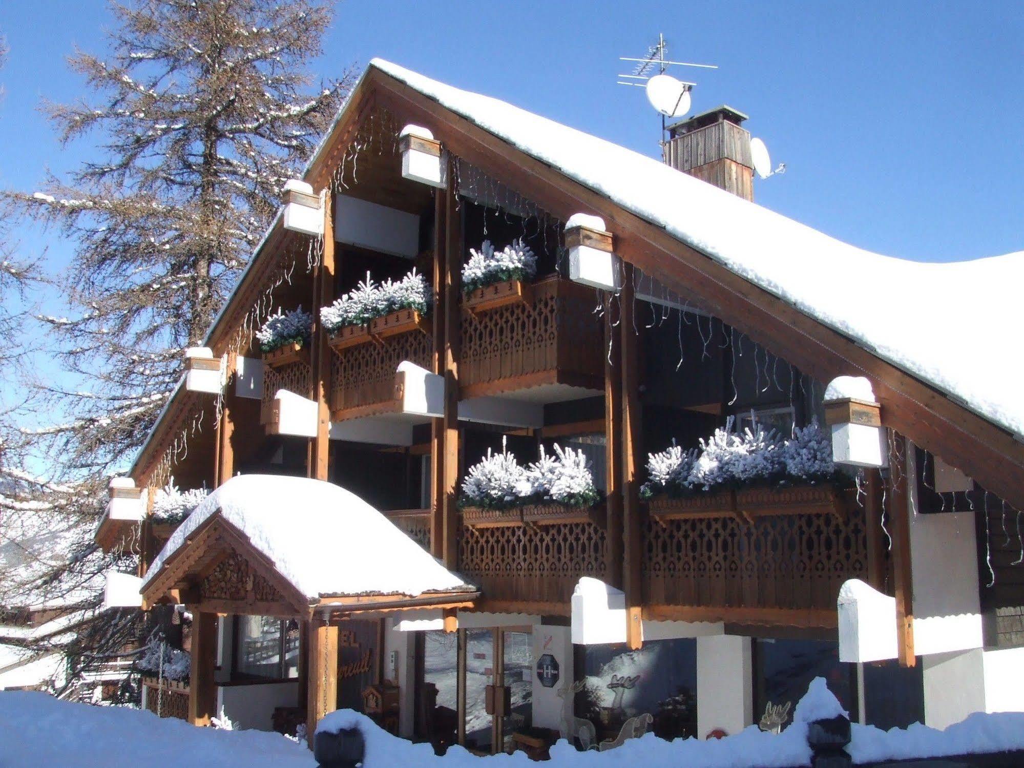 Hotel Ecureuil Vars  Bagian luar foto